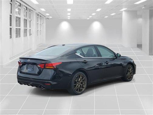 2025 Nissan Altima SR FWD