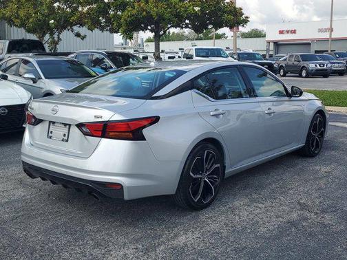 Brilliant Silver Metallic 2024 Nissan Altima SR FWD