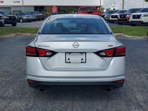 Brilliant Silver Metallic 2024 Nissan Altima SR FWD