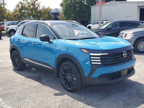 Arctic Ice Blue Metallic/Super Black 2025 Nissan Kicks SR