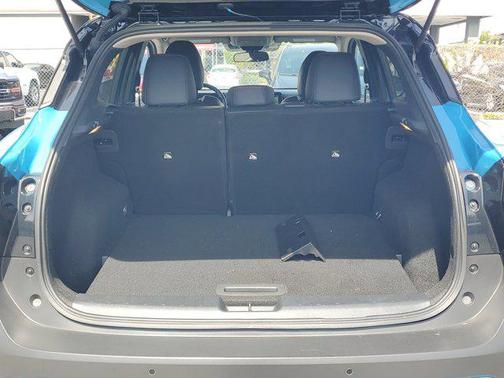 Arctic Ice Blue Metallic/Super Black 2025 Nissan Kicks SR