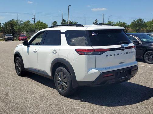 Everest White Pearl Tricoat 2026 Nissan Pathfinder SV