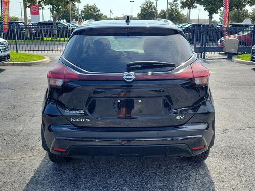 Super Black 2024 Nissan Kicks SV