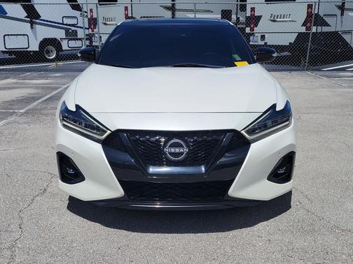 Pearl White Tricoat 2023 Nissan Maxima SR Xtronic CVT