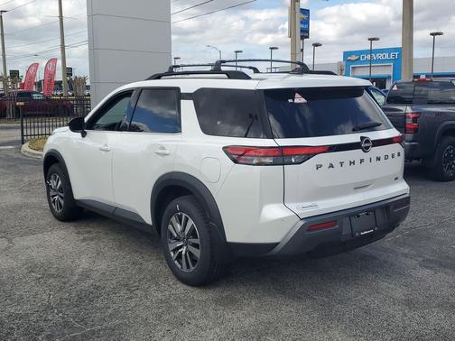 Everest White Pearl Tricoat 2026 Nissan Pathfinder SL