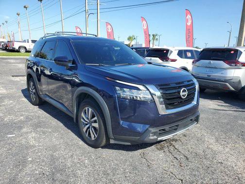 2022 Nissan Pathfinder SL 2WD