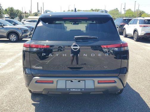 Super Black 2026 Nissan Pathfinder SL