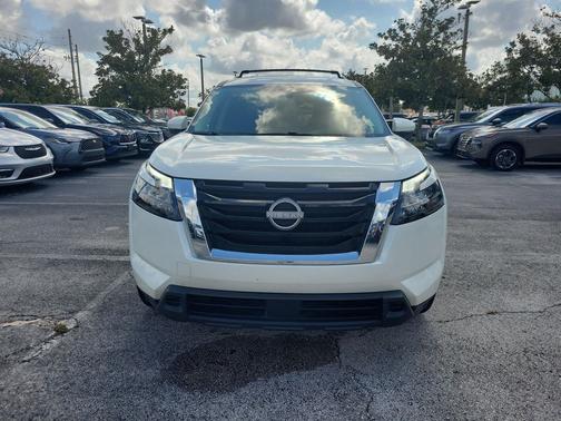 Pearl White Tricoat 2024 Nissan Pathfinder SV FWD