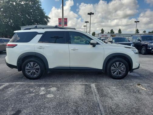 Pearl White Tricoat 2024 Nissan Pathfinder SV FWD
