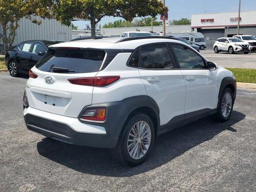 Chalk White 2018 Hyundai KONA SEL
