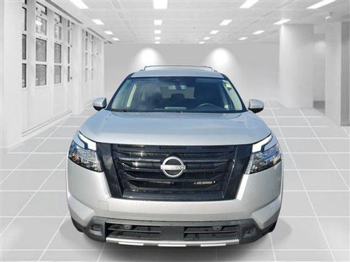 2023 Nissan Pathfinder SL FWD