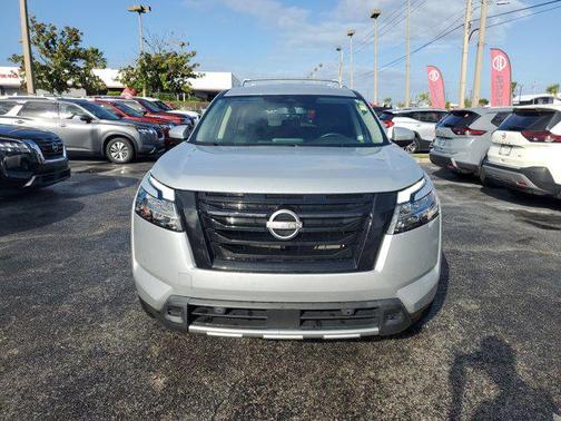2023 Nissan Pathfinder SL FWD