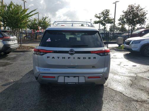 2023 Nissan Pathfinder SL FWD