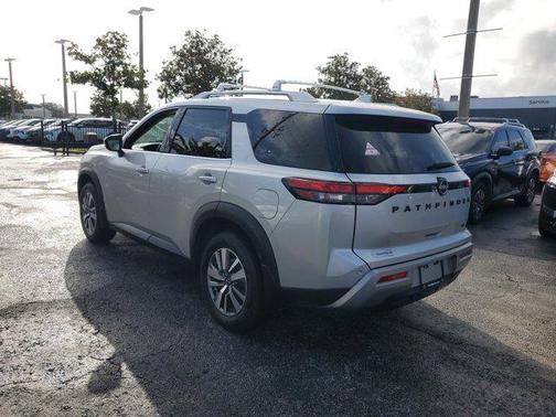 2023 Nissan Pathfinder SL FWD