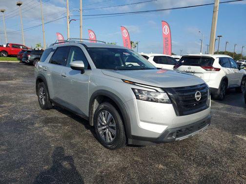 2023 Nissan Pathfinder SL FWD