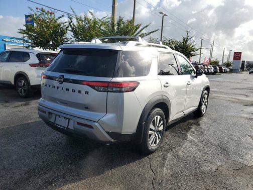 2023 Nissan Pathfinder SL FWD