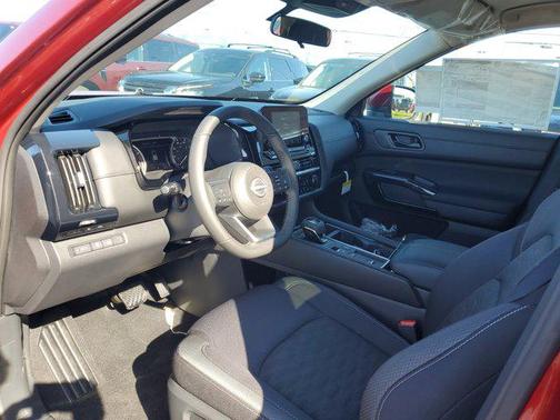 2025 Nissan Pathfinder SV FWD
