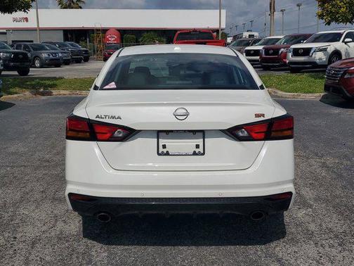 Pearl White Tricoat 2024 Nissan Altima SR FWD