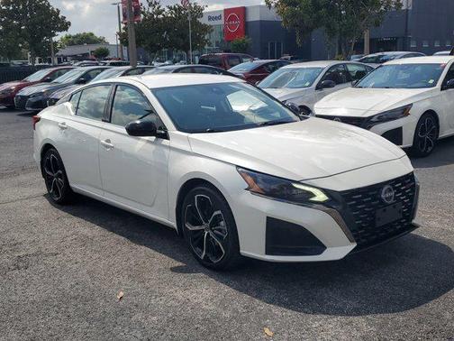 Pearl White Tricoat 2024 Nissan Altima SR FWD
