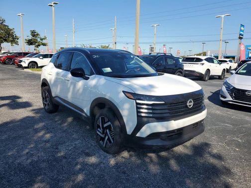 Aspen White Tricoat/Super Black 2026 Nissan Kicks SV