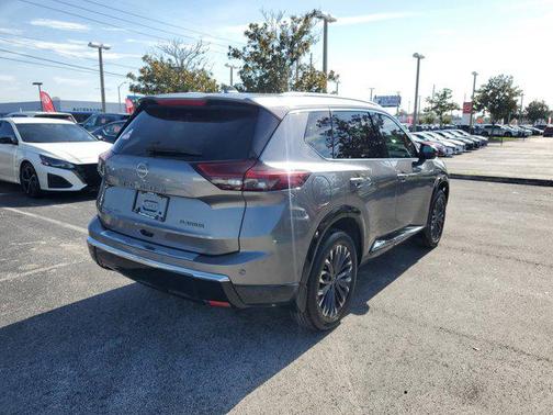 2025 Nissan Rogue Platinum