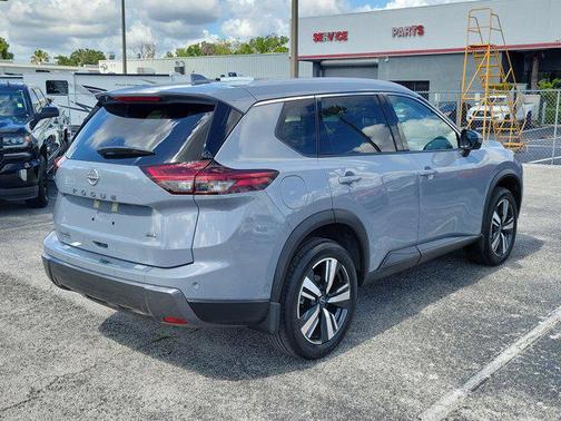 Boulder Gray Pearl 2025 Nissan Rogue SL