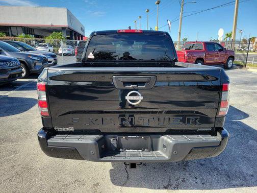 2023 Nissan Frontier SV