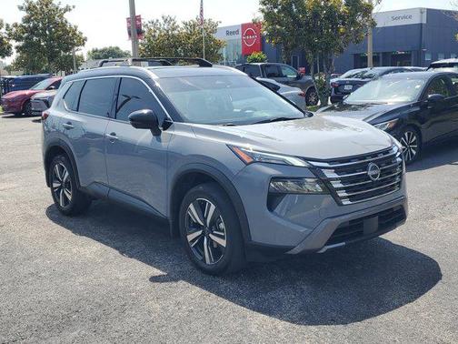 Boulder Gray Pearl/Super Black 2024 Nissan Rogue SL