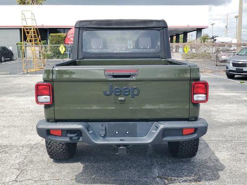 2022 Jeep Gladiator Sport