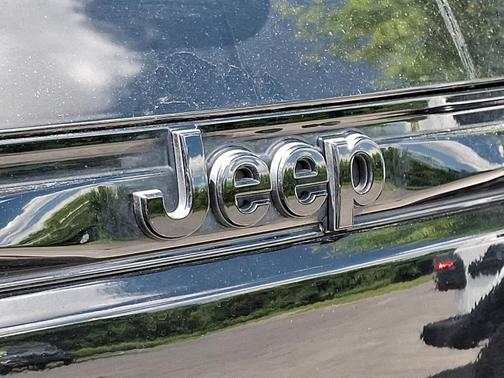 Diamond Black 2022 Jeep Grand Cherokee Altitude