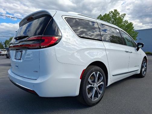 2026 Chrysler Pacifica Pinnacle
