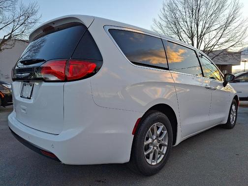 2026 Chrysler Voyager LX