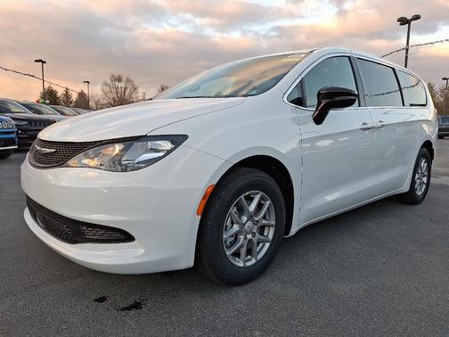 2026 Chrysler Voyager LX
