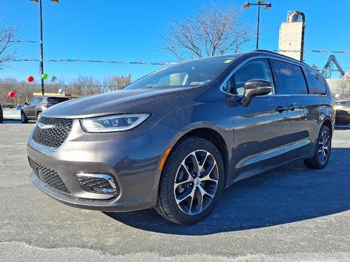 2022 Chrysler Pacifica Touring-L