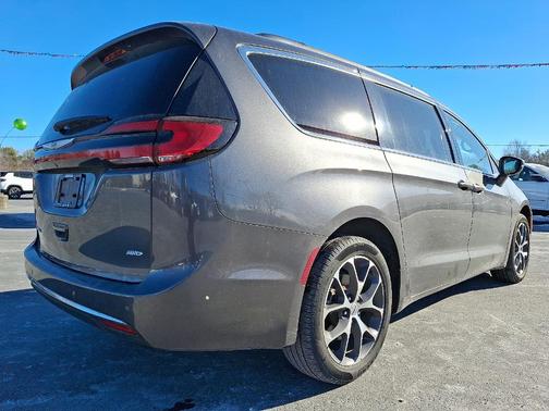 2022 Chrysler Pacifica Touring-L