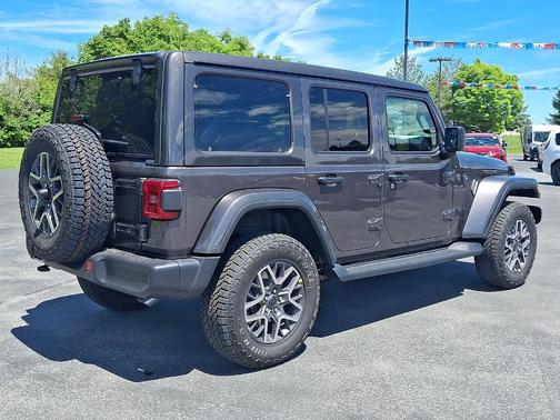 Granite Crystal Clearcoat Metallic 2026 Jeep Wrangler Sahara