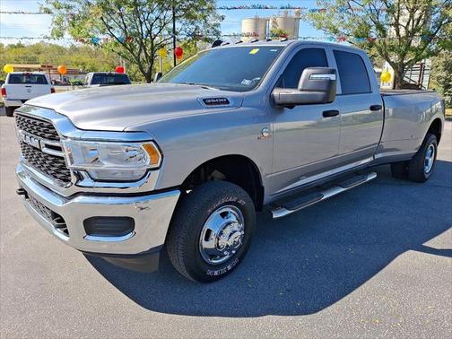 2024 RAM 3500 Tradesman Crew Cab 4x4 8 Box