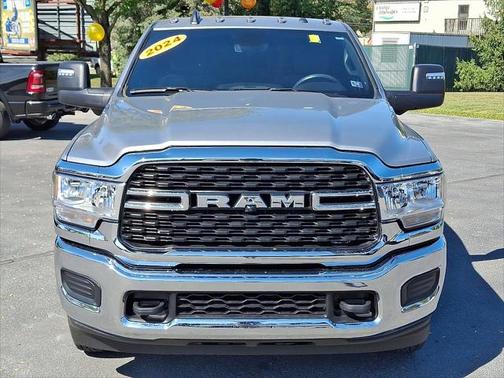 2024 RAM 3500 Tradesman Crew Cab 4x4 8 Box