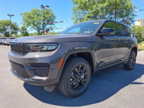 2025 Jeep Grand Cherokee Laredo