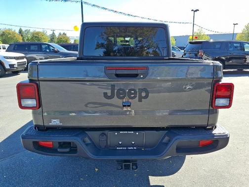 2022 Jeep Gladiator Sport