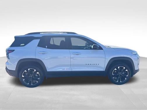 Polar White Tricoat 2026 Chevrolet Equinox FWD RS