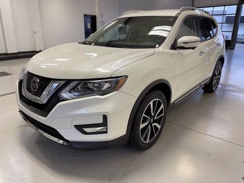 Photo 3 of 26 of 2019 Nissan Rogue SL