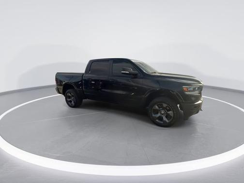 Super Black 2025 Nissan Kicks SR