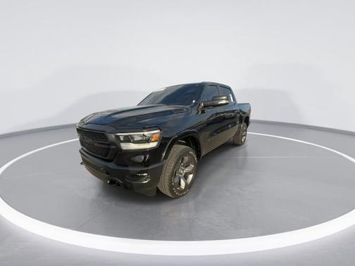 Super Black 2025 Nissan Kicks SR