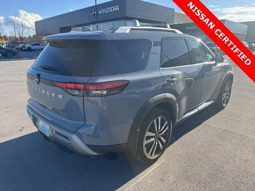 2023 Nissan Pathfinder Platinum