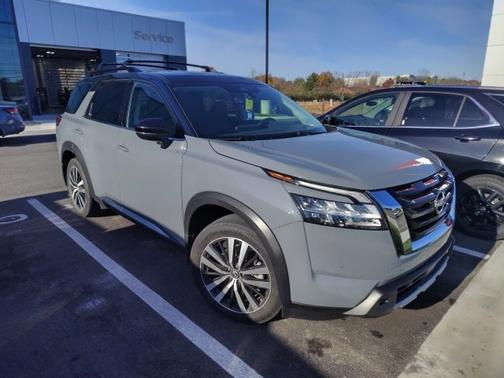 2023 Nissan Pathfinder Platinum