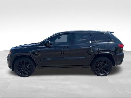 Diamond Black Crystal Pearlcoat 2021 Jeep Grand Cherokee Laredo X
