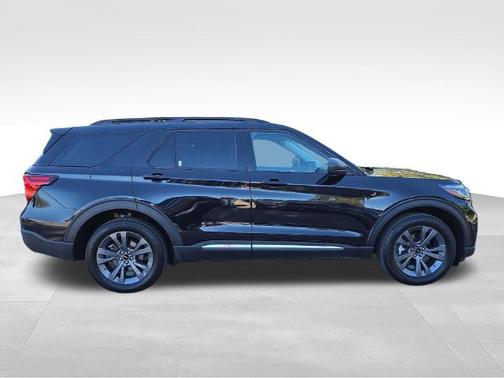 Black Metallic 2025 Ford Explorer Active