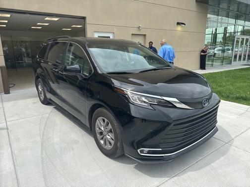 2022 Toyota Sienna XLE