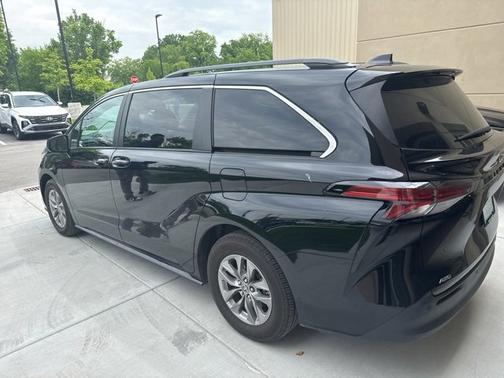 2022 Toyota Sienna XLE